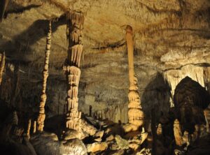 Lerakuty Cave