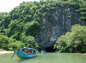 Why Lerakuty Cave Water so Clear